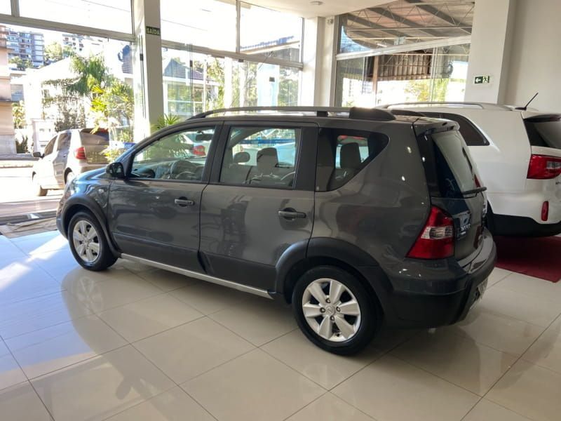Nissan Livina 2013/2014 COVEL VEICULOS ENCANTADO / Carros no Vale