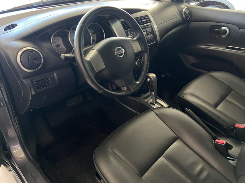 Nissan Livina 2013/2014 COVEL VEICULOS ENCANTADO / Carros no Vale