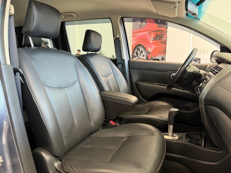 Nissan Livina 2013/2014 COVEL VEICULOS ENCANTADO / Carros no Vale