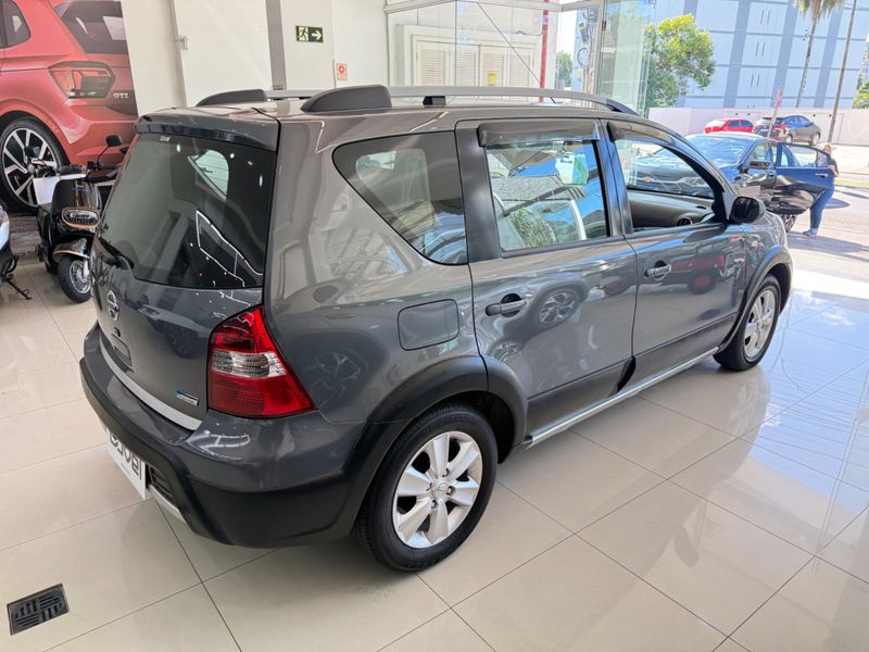 Nissan Livina 2013/2014 COVEL VEICULOS ENCANTADO / Carros no Vale
