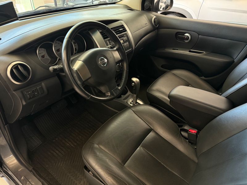Nissan Livina 2013/2014 COVEL VEICULOS ENCANTADO / Carros no Vale