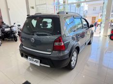Nissan Livina 2013/2014 COVEL VEICULOS ENCANTADO / Carros no Vale