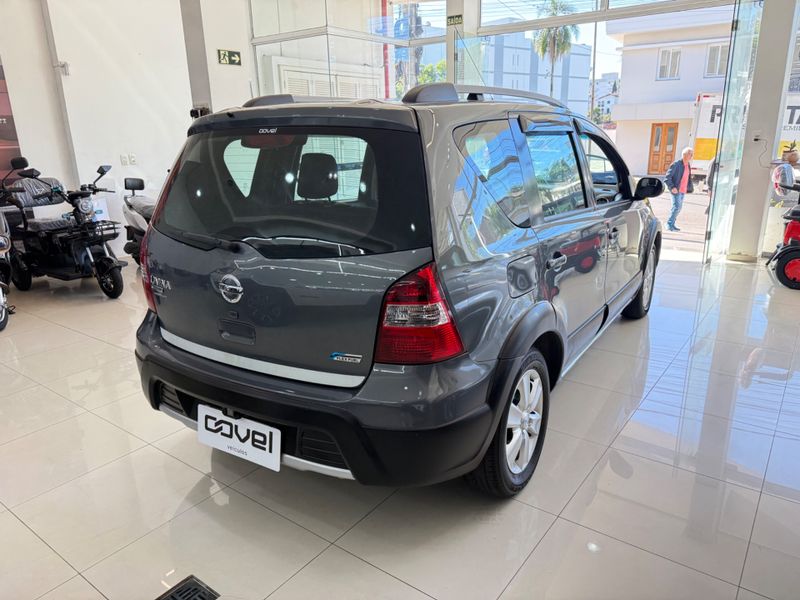 Nissan Livina 2013/2014 COVEL VEICULOS ENCANTADO / Carros no Vale