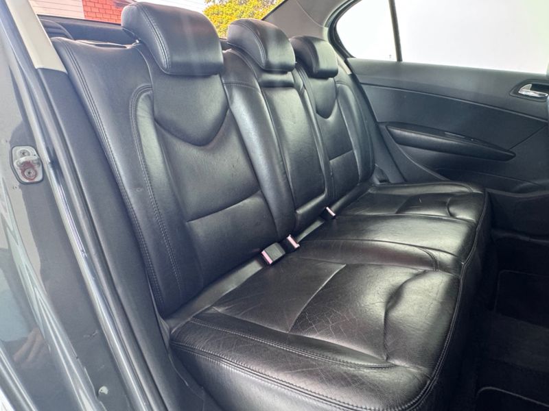 Peugeot 408 Allure 2.0 16v 2011/2012 COVEL VEICULOS ENCANTADO / Carros no Vale