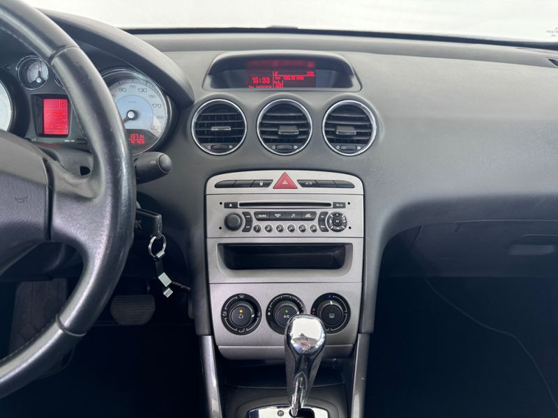 Peugeot 408 Allure 2.0 16v 2011/2012 COVEL VEICULOS ENCANTADO / Carros no Vale