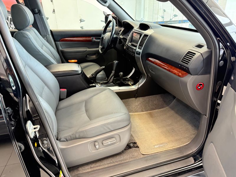 Toyota Land Cruiser Prado 4×4 2007/2008 COVEL VEICULOS ENCANTADO / Carros no Vale