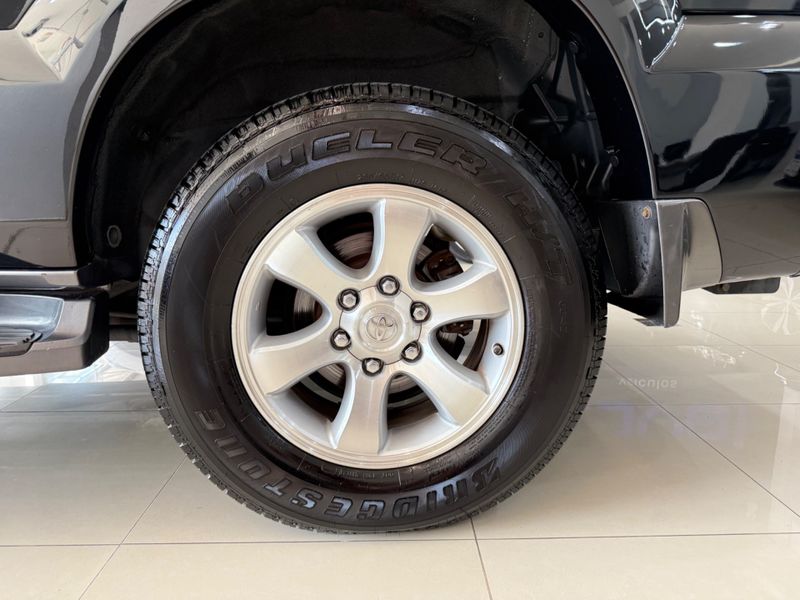 Toyota Land Cruiser Prado 4×4 2007/2008 COVEL VEICULOS ENCANTADO / Carros no Vale
