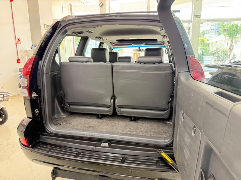 Toyota Land Cruiser Prado 4×4 2007/2008 COVEL VEICULOS ENCANTADO / Carros no Vale