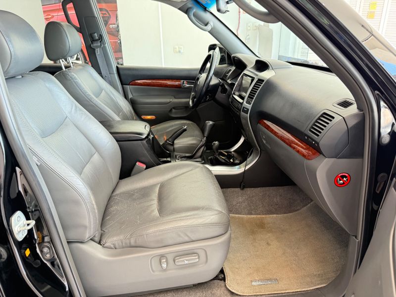 Toyota Land Cruiser Prado 4×4 2007/2008 COVEL VEICULOS ENCANTADO / Carros no Vale