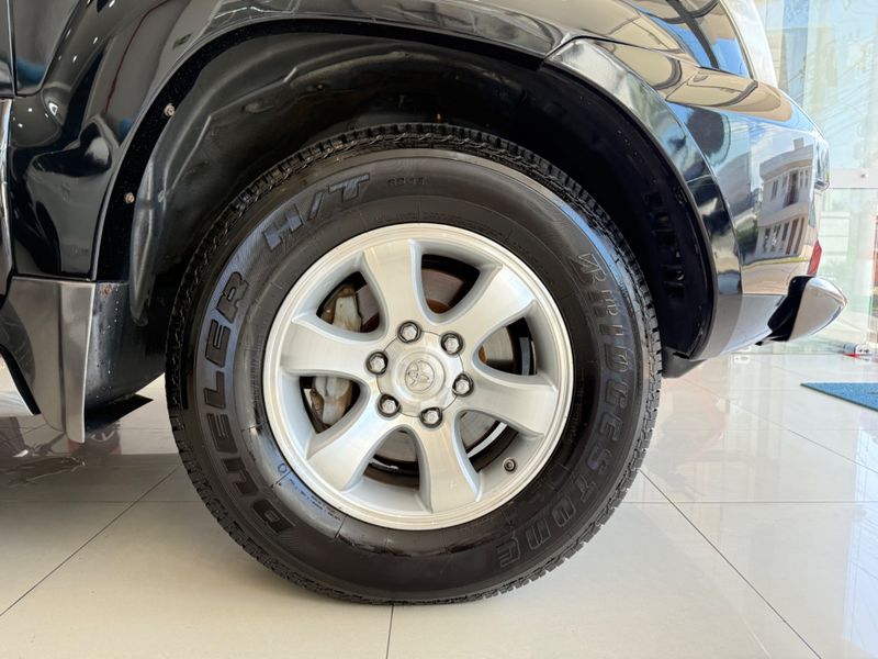 Toyota Land Cruiser Prado 4×4 2007/2008 COVEL VEICULOS ENCANTADO / Carros no Vale