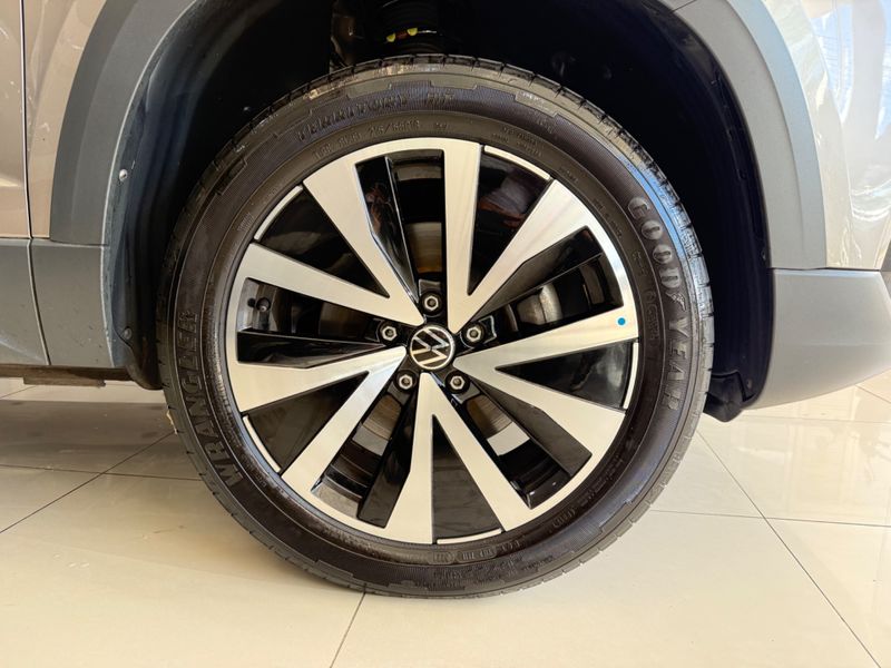 Volkswagen Taos 1.4 250 Tsi Highline 2021/2022 COVEL VEICULOS ENCANTADO / Carros no Vale