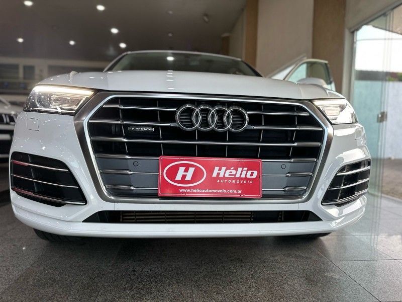 Audi Q5 S-LINE 2.0 TFSI 2019 HÉLIO AUTOMÓVEIS LAJEADO / Carros no Vale