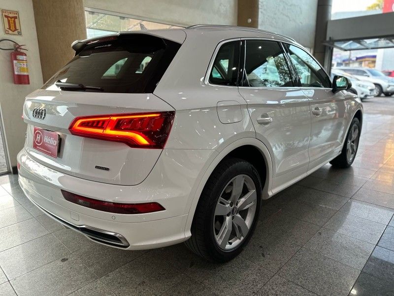 Audi Q5 S-LINE 2.0 TFSI 2019 HÉLIO AUTOMÓVEIS LAJEADO / Carros no Vale