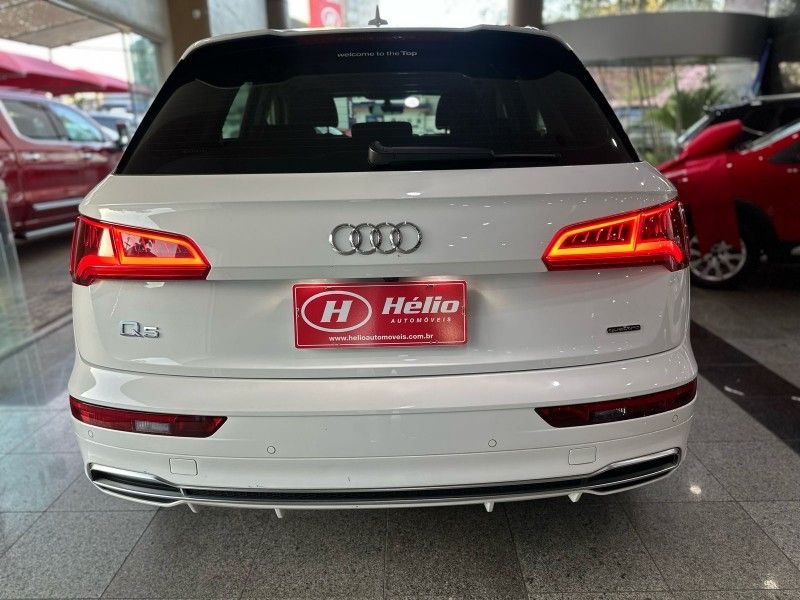 Audi Q5 S-LINE 2.0 TFSI 2019 HÉLIO AUTOMÓVEIS LAJEADO / Carros no Vale