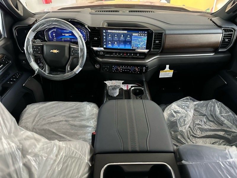 Chevrolet SILVERADO 2024 HÉLIO AUTOMÓVEIS LAJEADO / Carros no Vale