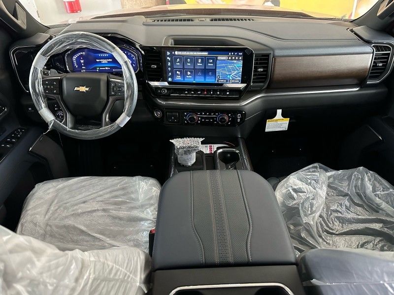 Chevrolet SILVERADO 2024 HÉLIO AUTOMÓVEIS LAJEADO / Carros no Vale