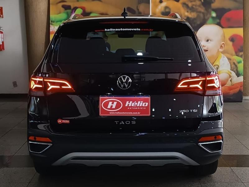 Volkswagen TAOS HIGHLINE 1.4 250 TSI 2022 HÉLIO AUTOMÓVEIS LAJEADO / Carros no Vale
