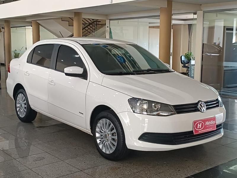 Volkswagen VOYAGE TREND 1.0 2014 HÉLIO AUTOMÓVEIS LAJEADO / Carros no Vale