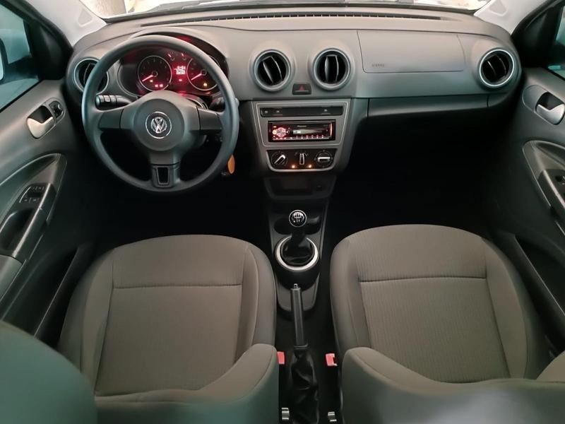 Volkswagen VOYAGE TREND 1.0 2014 HÉLIO AUTOMÓVEIS LAJEADO / Carros no Vale