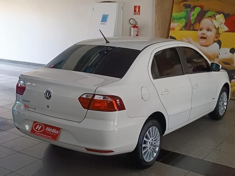 Volkswagen VOYAGE TREND 1.0 2014 HÉLIO AUTOMÓVEIS LAJEADO / Carros no Vale