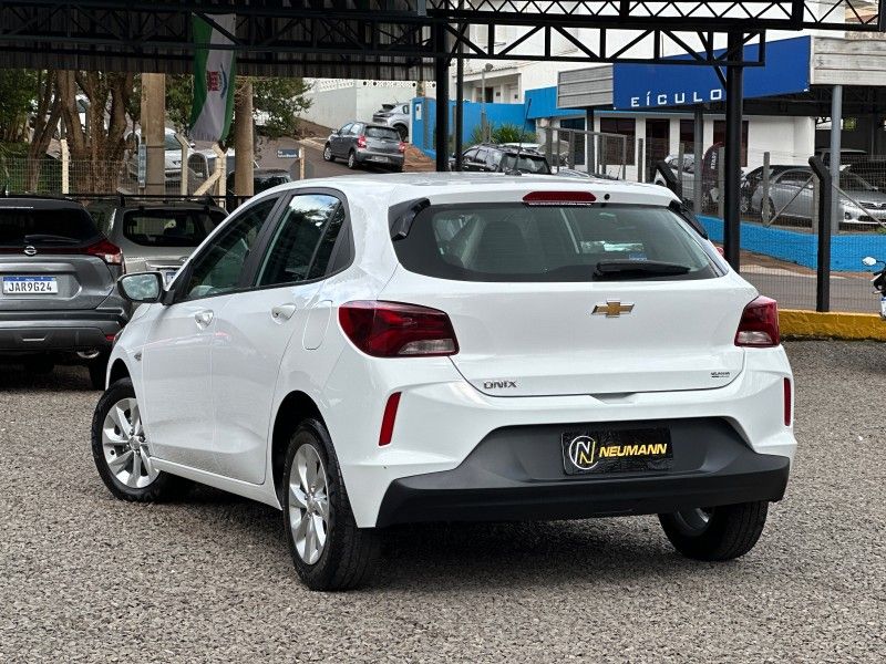 Chevrolet ONIX LT 1.0 TURBO 2022 NEUMANN VEÍCULOS ARROIO DO MEIO / Carros no Vale