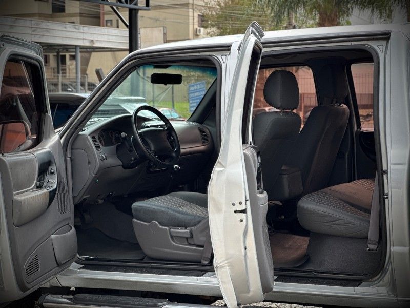 Ford RANGER XLS 3.0 TB-IC 2005 NEUMANN VEÍCULOS ARROIO DO MEIO / Carros no Vale