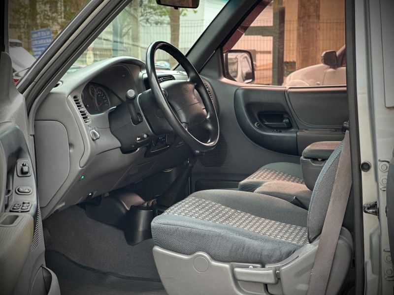 Ford RANGER XLS 3.0 TB-IC 2005 NEUMANN VEÍCULOS ARROIO DO MEIO / Carros no Vale