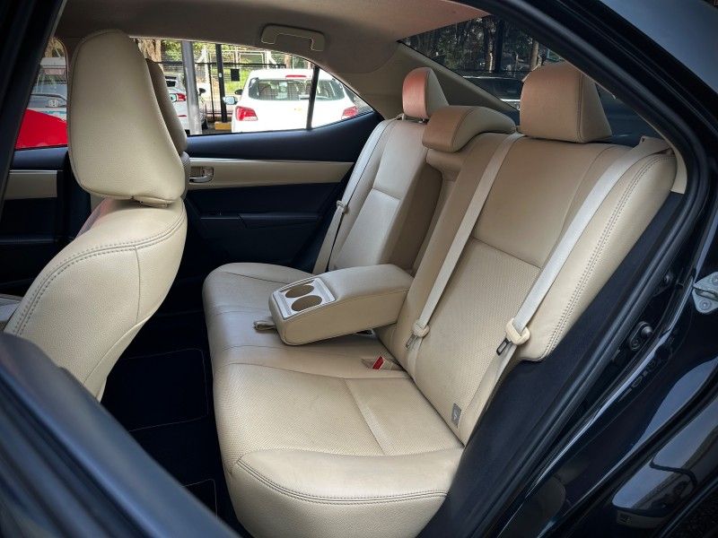 Toyota COROLLA ALTIS 2.0 2018 NEUMANN VEÍCULOS ARROIO DO MEIO / Carros no Vale