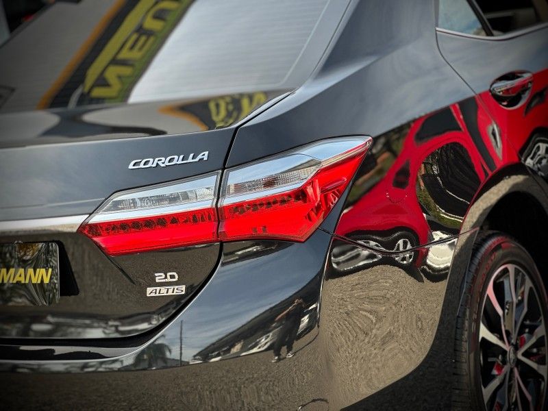 Toyota COROLLA ALTIS 2.0 2018 NEUMANN VEÍCULOS ARROIO DO MEIO / Carros no Vale