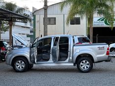Toyota HILUX CAB.DUPLA SRV 3.0 TB-IC 2013 NEUMANN VEÍCULOS ARROIO DO MEIO / Carros no Vale