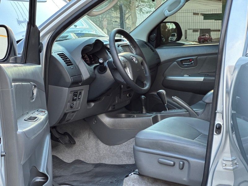Toyota HILUX CAB.DUPLA SRV 3.0 TB-IC 2013 NEUMANN VEÍCULOS ARROIO DO MEIO / Carros no Vale