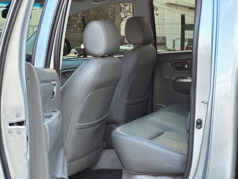 Toyota HILUX CAB.DUPLA SRV 3.0 TB-IC 2013 NEUMANN VEÍCULOS ARROIO DO MEIO / Carros no Vale