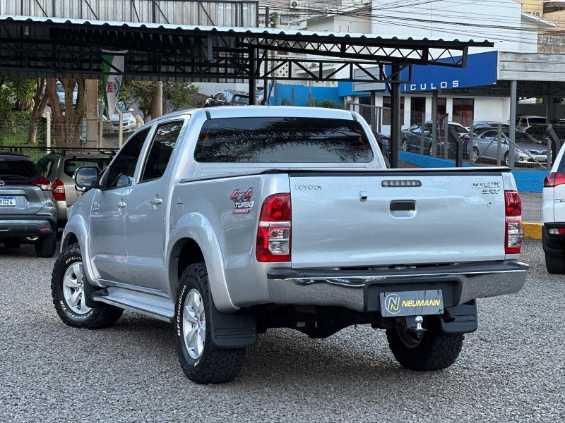 Toyota HILUX CAB.DUPLA SRV 3.0 TB-IC 2013 NEUMANN VEÍCULOS ARROIO DO MEIO / Carros no Vale