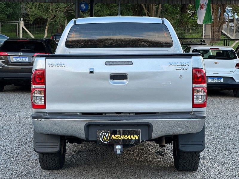Toyota HILUX CAB.DUPLA SRV 3.0 TB-IC 2013 NEUMANN VEÍCULOS ARROIO DO MEIO / Carros no Vale