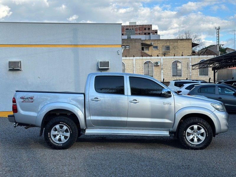 Toyota HILUX CAB.DUPLA SRV 3.0 TB-IC 2013 NEUMANN VEÍCULOS ARROIO DO MEIO / Carros no Vale