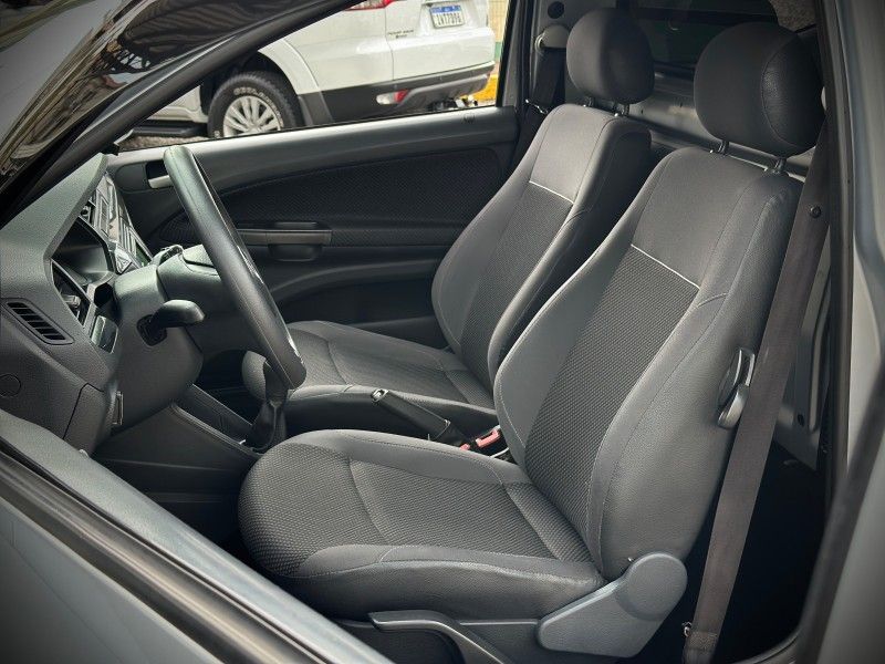 Volkswagen SAVEIRO TRENDLINE 1.6 2018 NEUMANN VEÍCULOS ARROIO DO MEIO / Carros no Vale