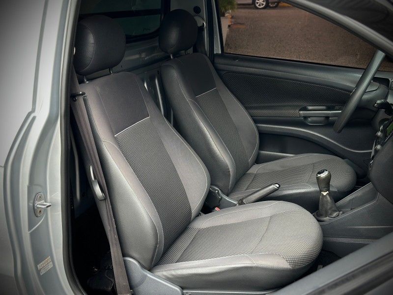 Volkswagen SAVEIRO TRENDLINE 1.6 2018 NEUMANN VEÍCULOS ARROIO DO MEIO / Carros no Vale