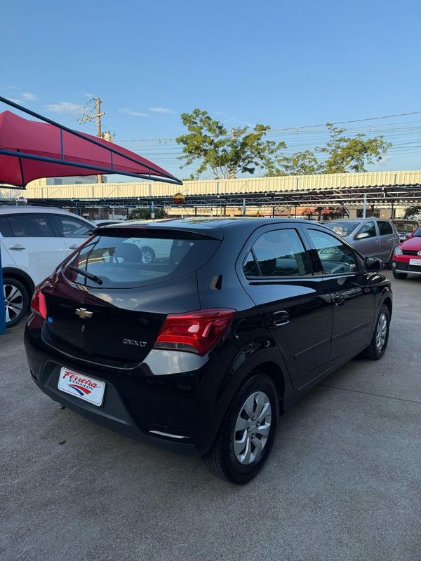 Chevrolet ONIX LT 1.0 8V 2017 FERREIRA VEÍCULOS VENÂNCIO AIRES / Carros no Vale