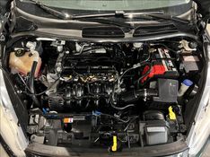 FORD FIESTA 1.6 Titanium Hatch 16V 2015/2016 M&C AUTOMÓVEIS CAXIAS DO SUL / Carros no Vale