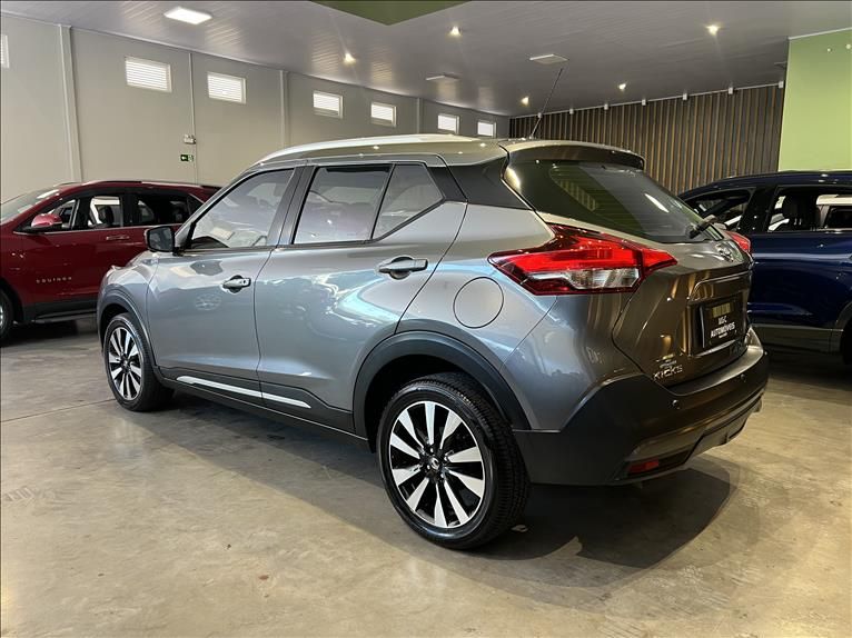 NISSAN KICKS 1.6 16V SL 2016/2017 M&C AUTOMÓVEIS CAXIAS DO SUL / Carros no Vale