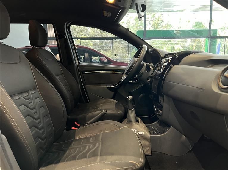 RENAULT DUSTER 1.6 Dynamique 4X2 16V 2015/2016 M&C AUTOMÓVEIS CAXIAS DO SUL / Carros no Vale
