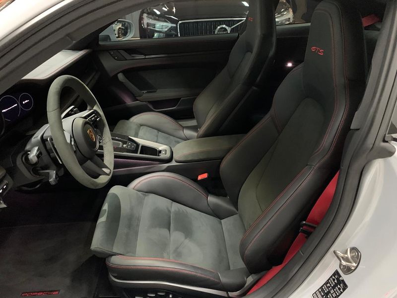 PORSCHE 911 3.0 24V H6 GASOLINA CARRERA 4 GTS PDK 2024/2024 FÁBIO BERNARDES PORTO ALEGRE / Carros no Vale