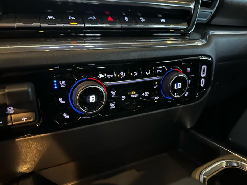 Chevrolet Silverado High Country 5.3 V8 AWD Aut. 2023/2024 CONCEPT MOTORS PASSO FUNDO / Carros no Vale