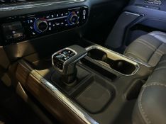 Chevrolet Silverado High Country 5.3 V8 AWD Aut. 2023/2024 CONCEPT MOTORS PASSO FUNDO / Carros no Vale