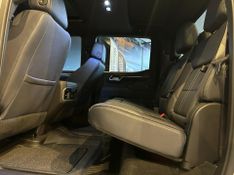 Chevrolet Silverado High Country 5.3 V8 AWD Aut. 2023/2024 CONCEPT MOTORS PASSO FUNDO / Carros no Vale