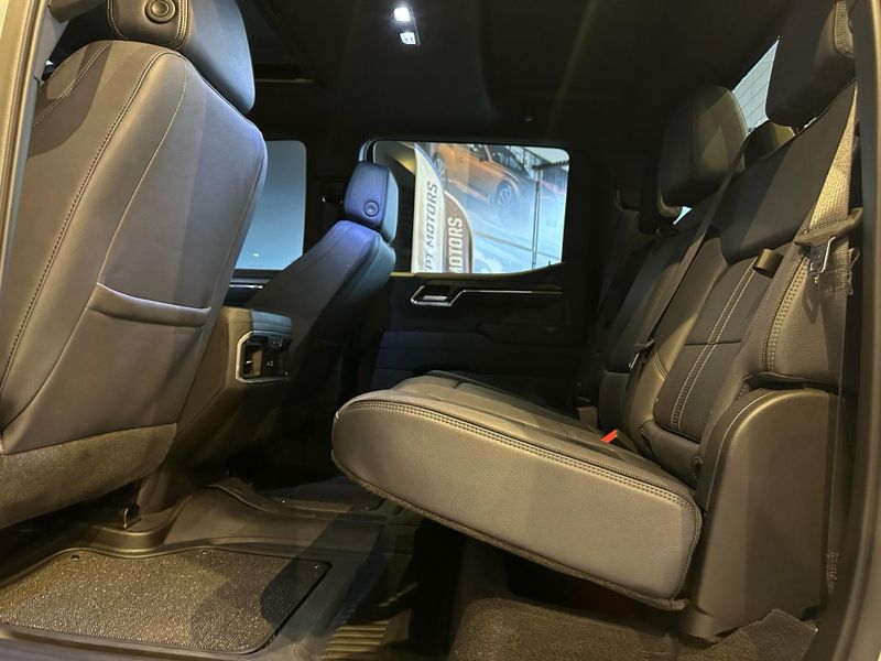 Chevrolet Silverado High Country 5.3 V8 AWD Aut. 2023/2024 CONCEPT MOTORS PASSO FUNDO / Carros no Vale