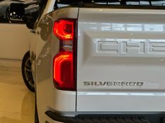 Chevrolet Silverado High Country 5.3 V8 AWD Aut. 2023/2024 CONCEPT MOTORS PASSO FUNDO / Carros no Vale