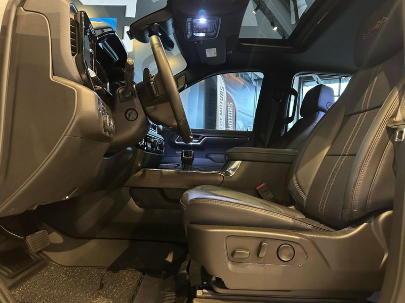 Chevrolet Silverado High Country 5.3 V8 AWD Aut. 2023/2024 CONCEPT MOTORS PASSO FUNDO / Carros no Vale