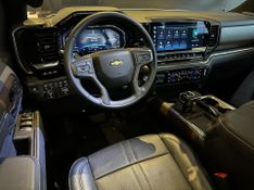 Chevrolet Silverado High Country 5.3 V8 AWD Aut. 2023/2024 CONCEPT MOTORS PASSO FUNDO / Carros no Vale