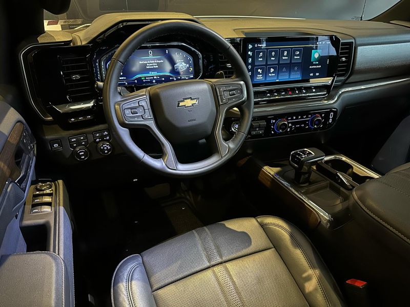 Chevrolet Silverado High Country 5.3 V8 AWD Aut. 2023/2024 CONCEPT MOTORS PASSO FUNDO / Carros no Vale